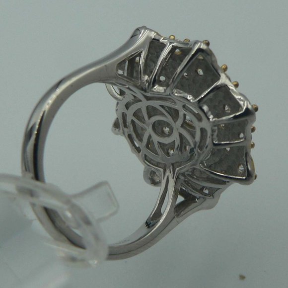 LUSTRO STELLA Sz 6 Swarovski Zirconia Cluster Ring - Picture 5 of 6